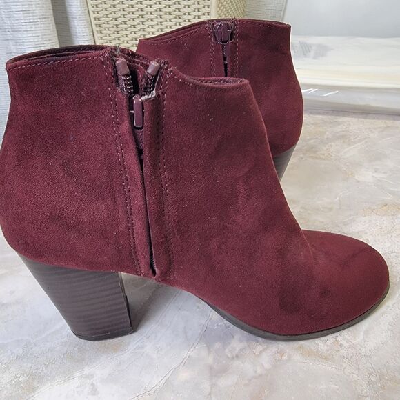 Old Navy Women's Size 8 Oxblood/Burgundy Block Heeled Ankle Boot - Picture 3 of 16